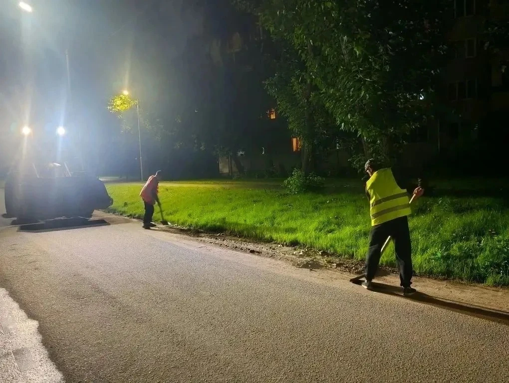 В ритме заботы о родном крае 🏡

В Советском районе продолжаются работы по благоустройству: дорожные