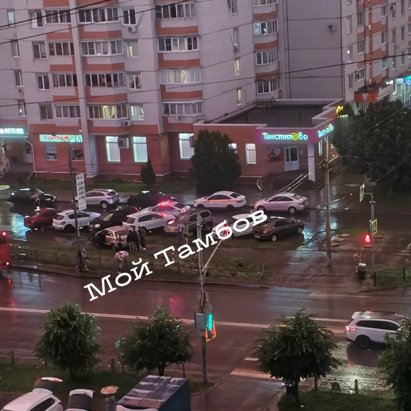 ⚠️Перекрёсток Ореховой и Чичерина, машина вылетела на тротуар. Вроде без пострадавших

📸от подписчи