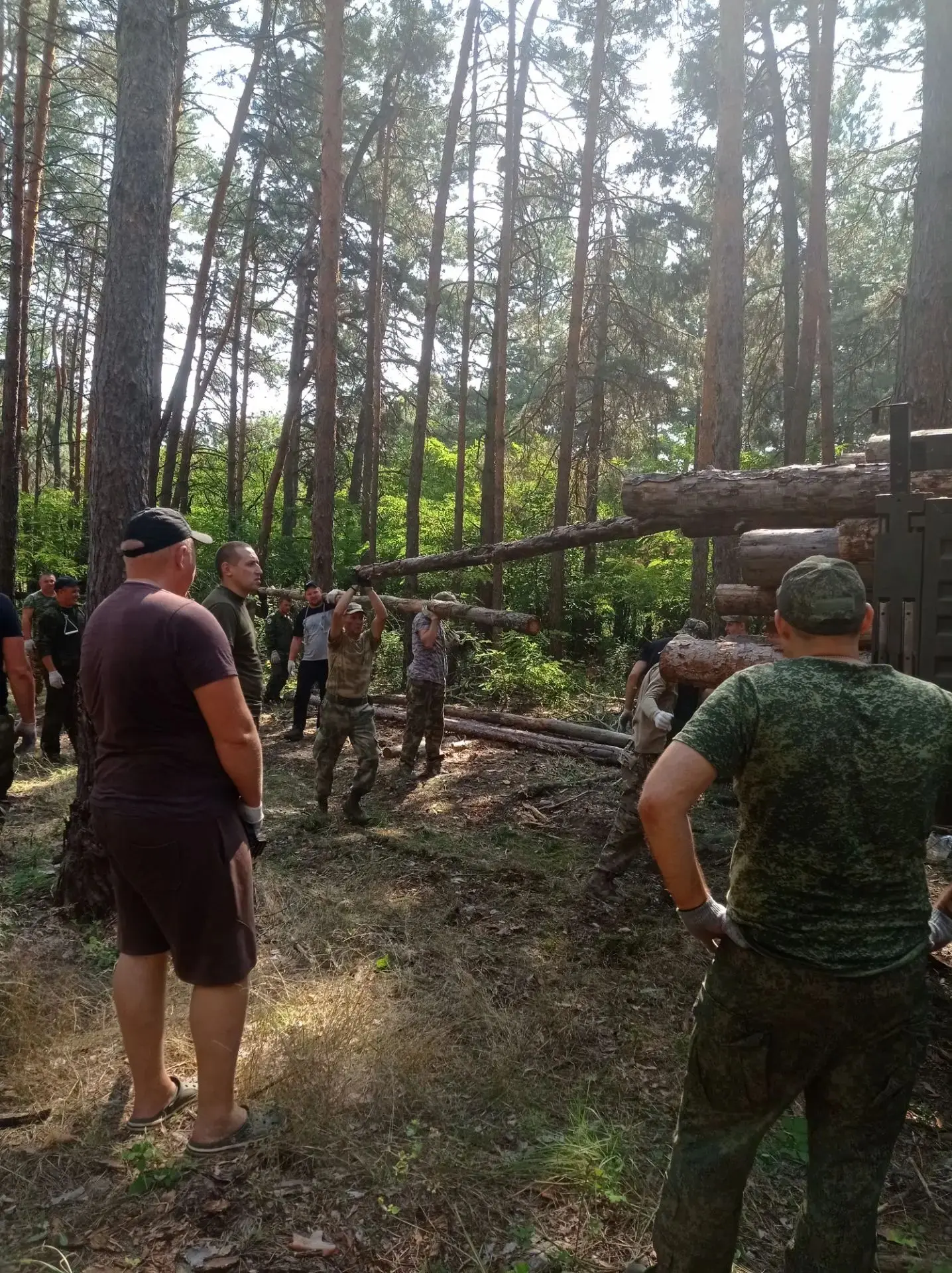 Сегодня наши мужчины загрузят и отправят очередные машины с необходимым лесом на СВО.