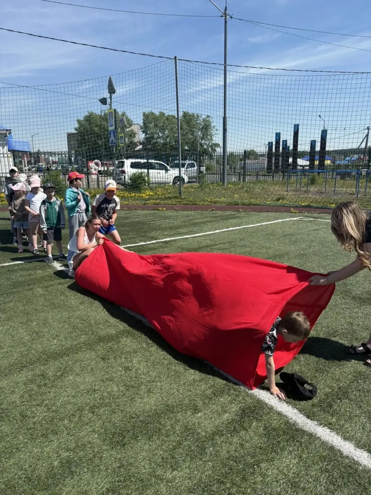 ПРОДОЛЖАЕМ ОТДЫХАТЬ…  ☀️☀️☀️Летняя площадка – это настоящее царство беззаботности и хор...