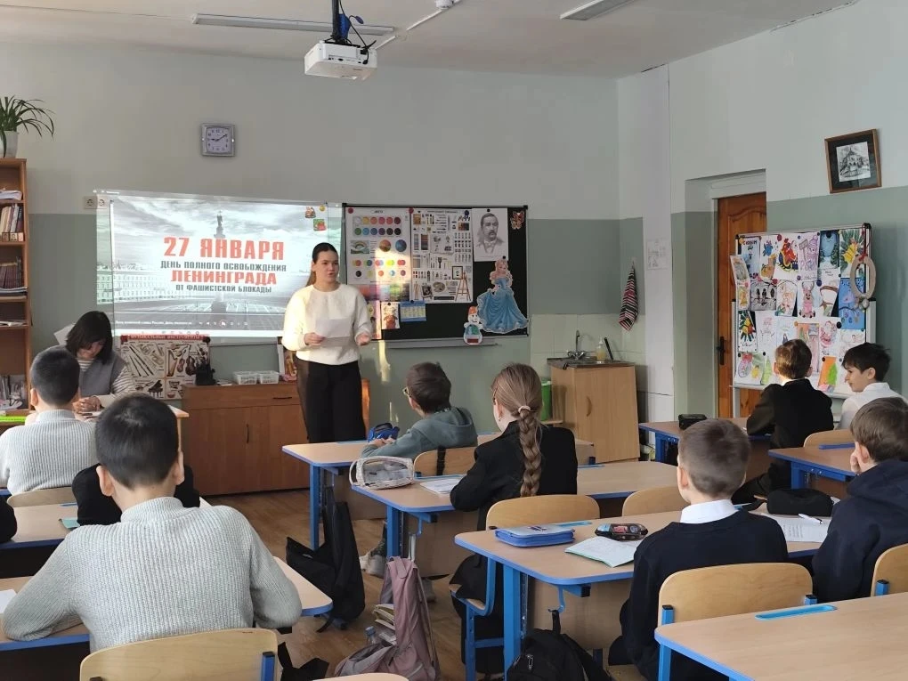 Память жива: старшеклассники провели для учеников 5-6 классов видеолектории о детях бло...