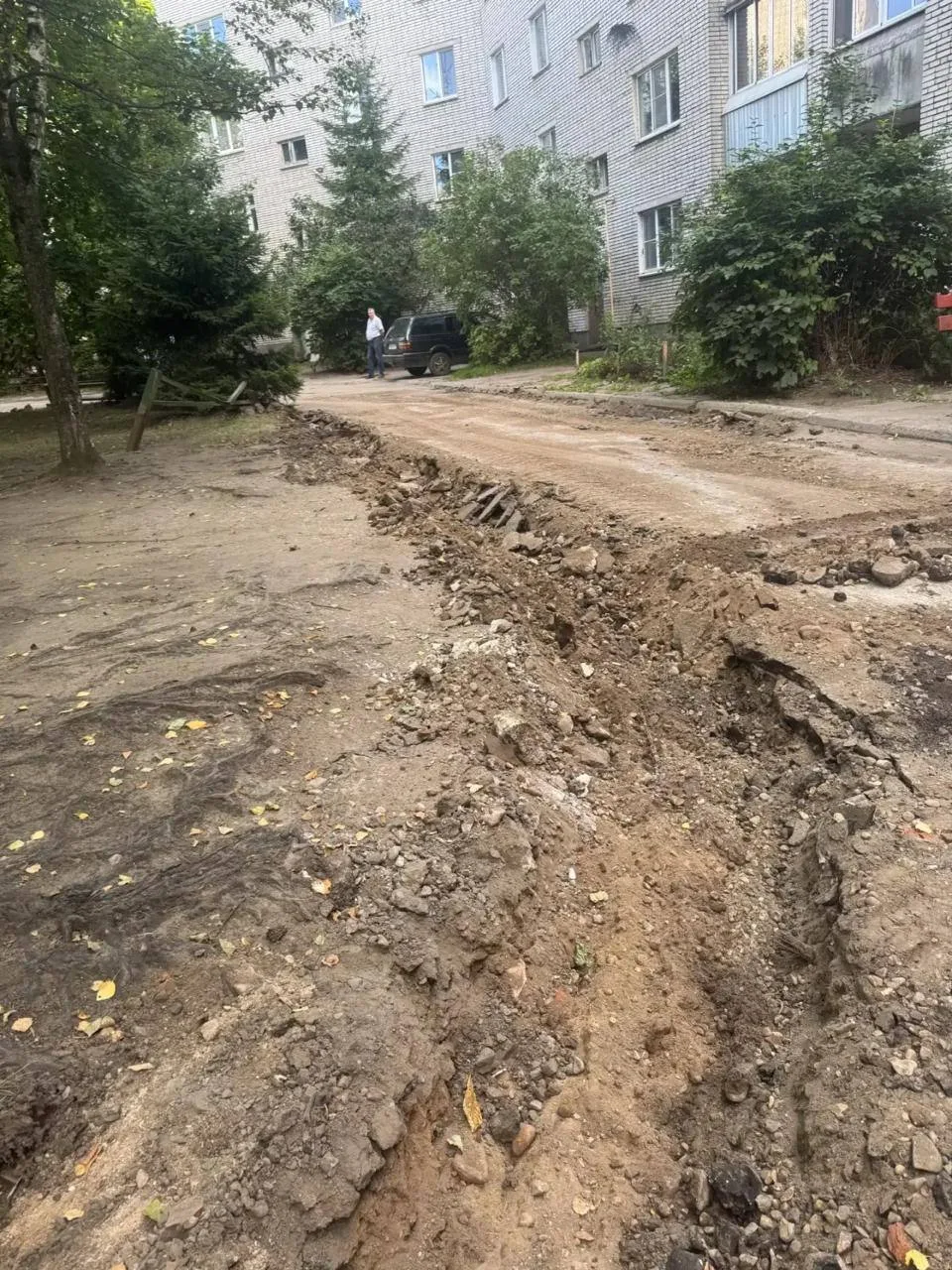 Стартовали работы по благоустройству двора на ул. Матвея Кузьмина, 11 в Великих Луках