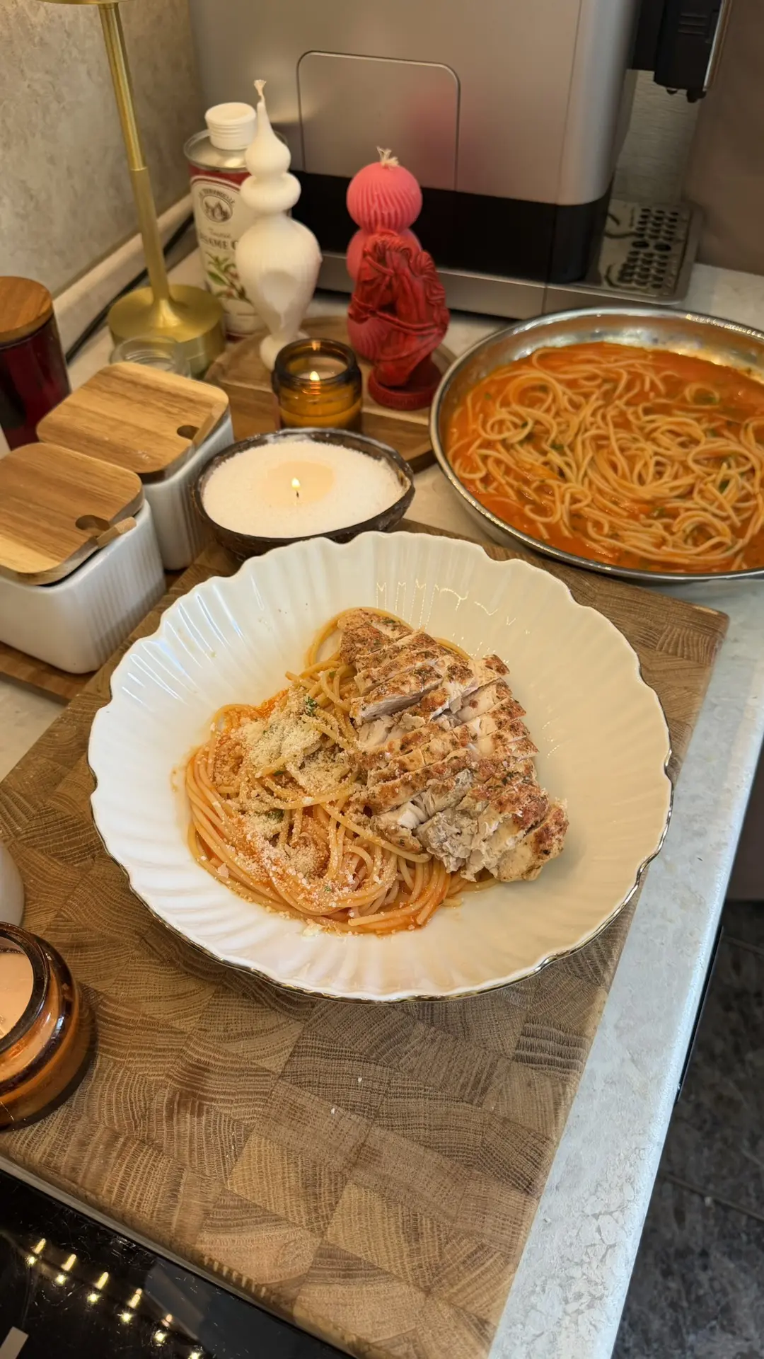 Паста с курочкой и соусом из запечённых перцев Обратите внимание на соус, одна… — публикация канала «Заготовки Рецепты Диана Ирова»