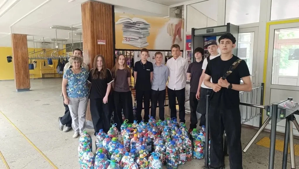 🌍 Друзья, мы это сделали! Наша гимназия — за чистую планету! ♻️Знаете, что общего у пл...