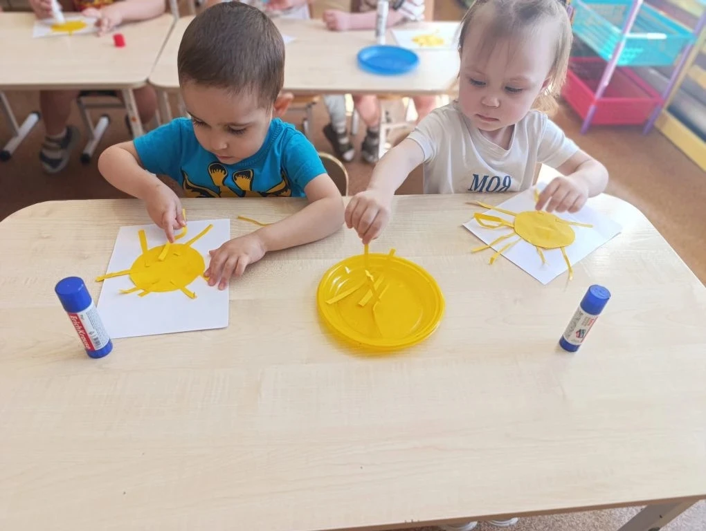 🌞 Ура! На улице тепло и солнечно — самое время радоваться жизни!