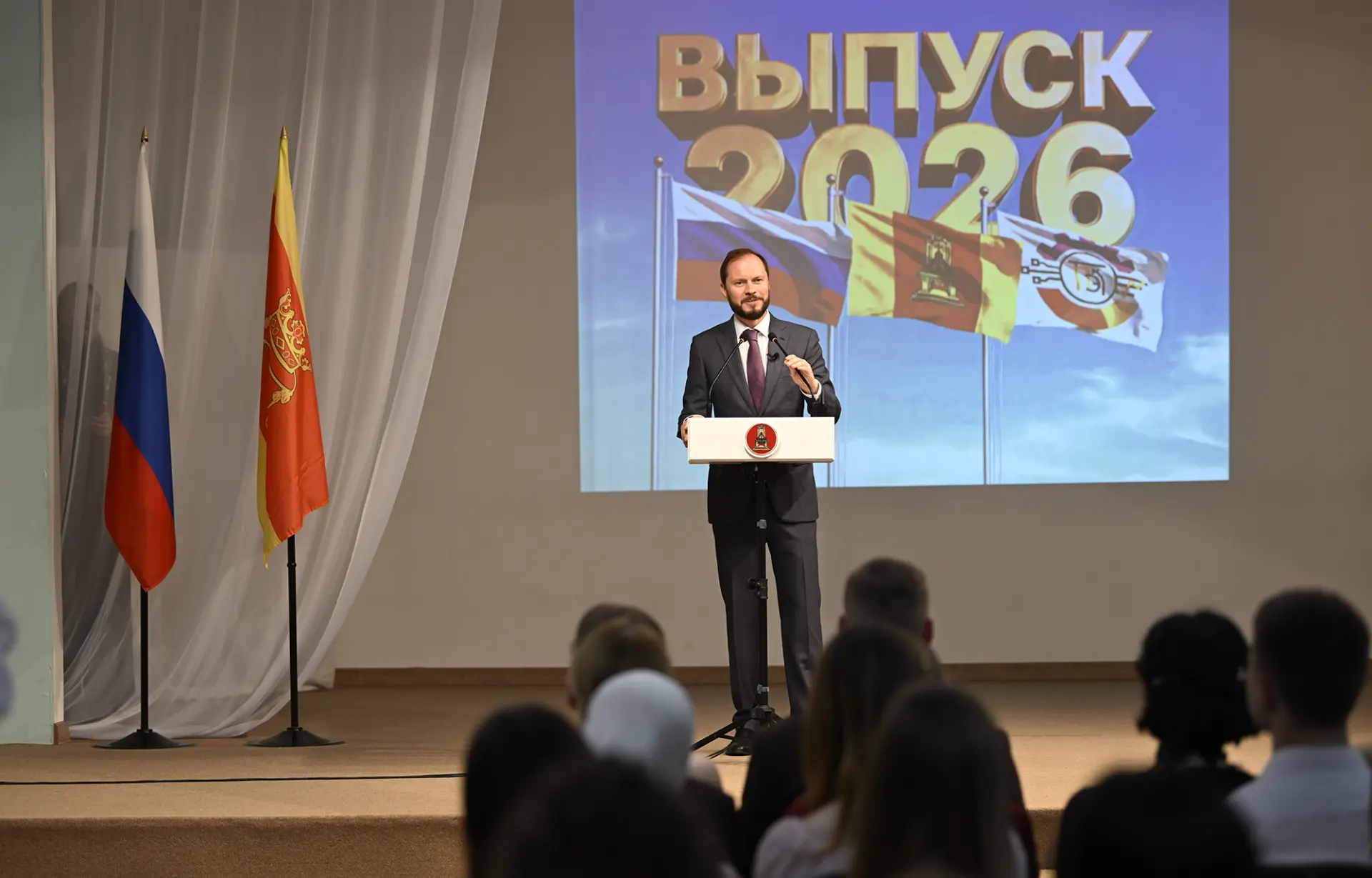 Вручил дипломы лучшим выпускникам Тверского промышленно‑экономического колледжа – одног...