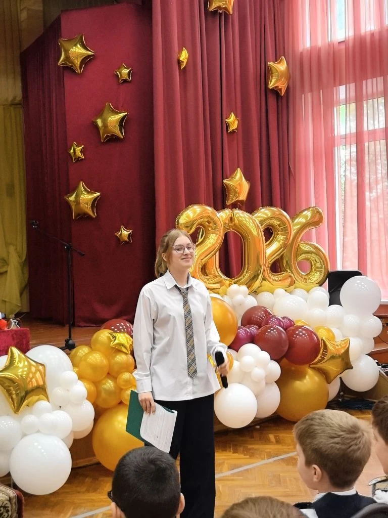 Сегодня в МАОУ СОШ №10 прошёл очень трогательный праздник — наши первоклашки попрощались с самым пер