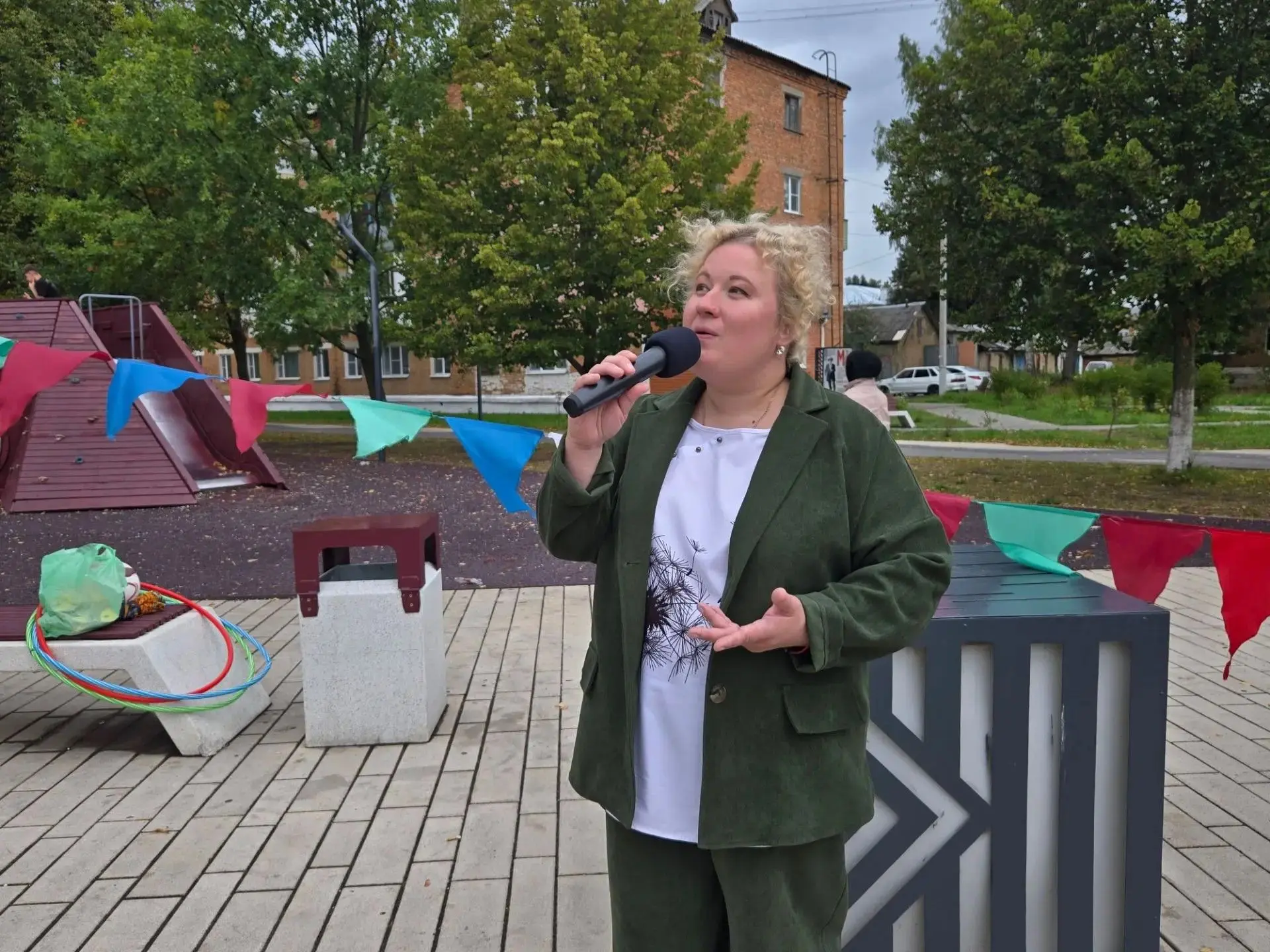 ☀ В рамках социально-значимого проекта «Лето во дворах» в сквере «КИМ» прошла концертна...