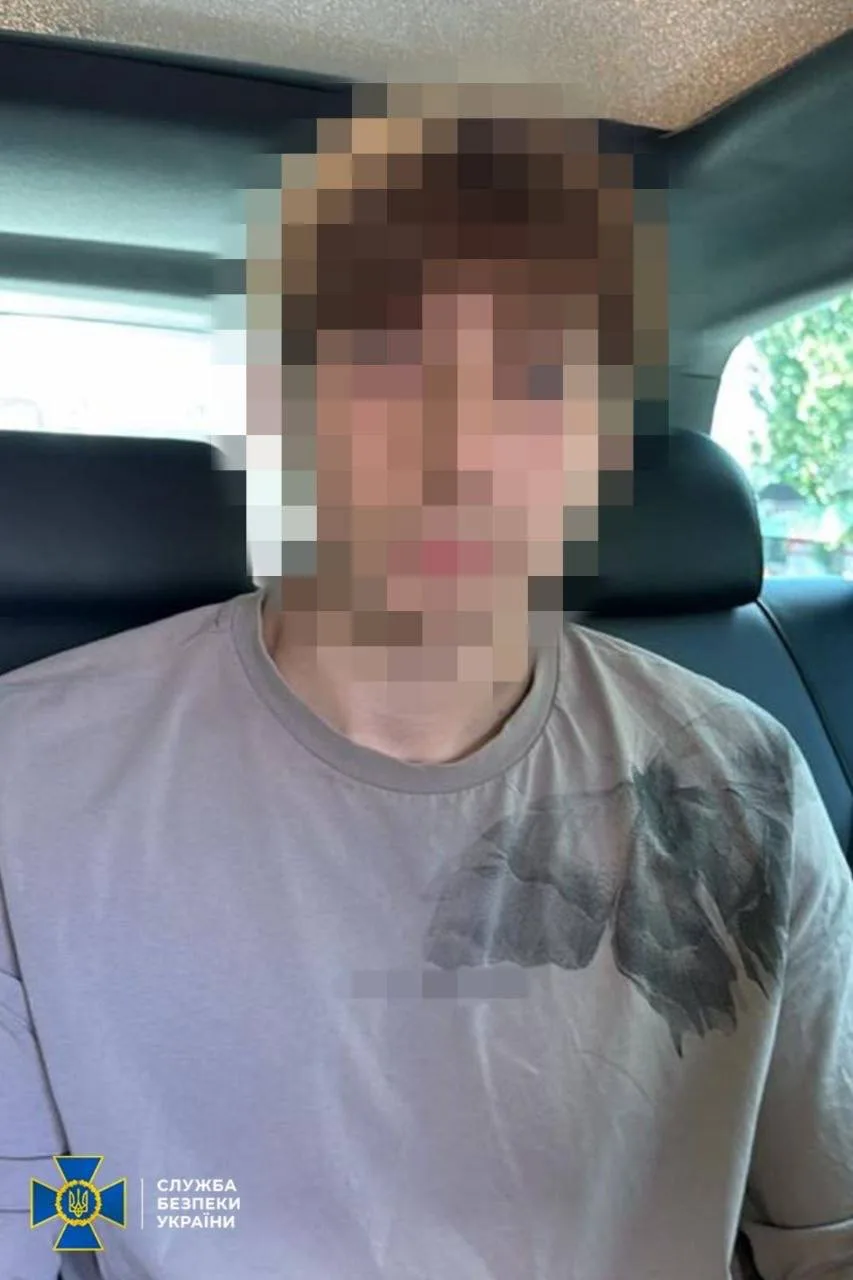 🇺🇦СБУ утверждает, что задержалп двух студентов техникума, которые якобы подорвали две машины с вое