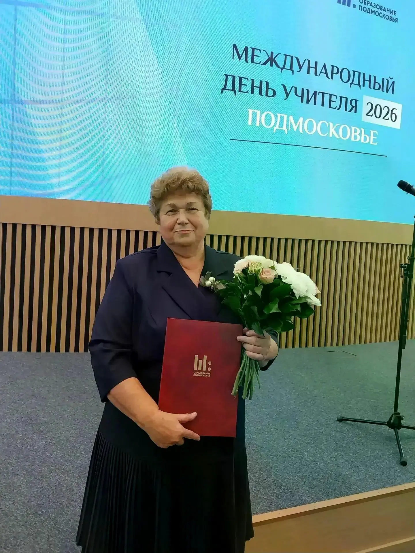 Учитель, который помогает увидеть мир шире.