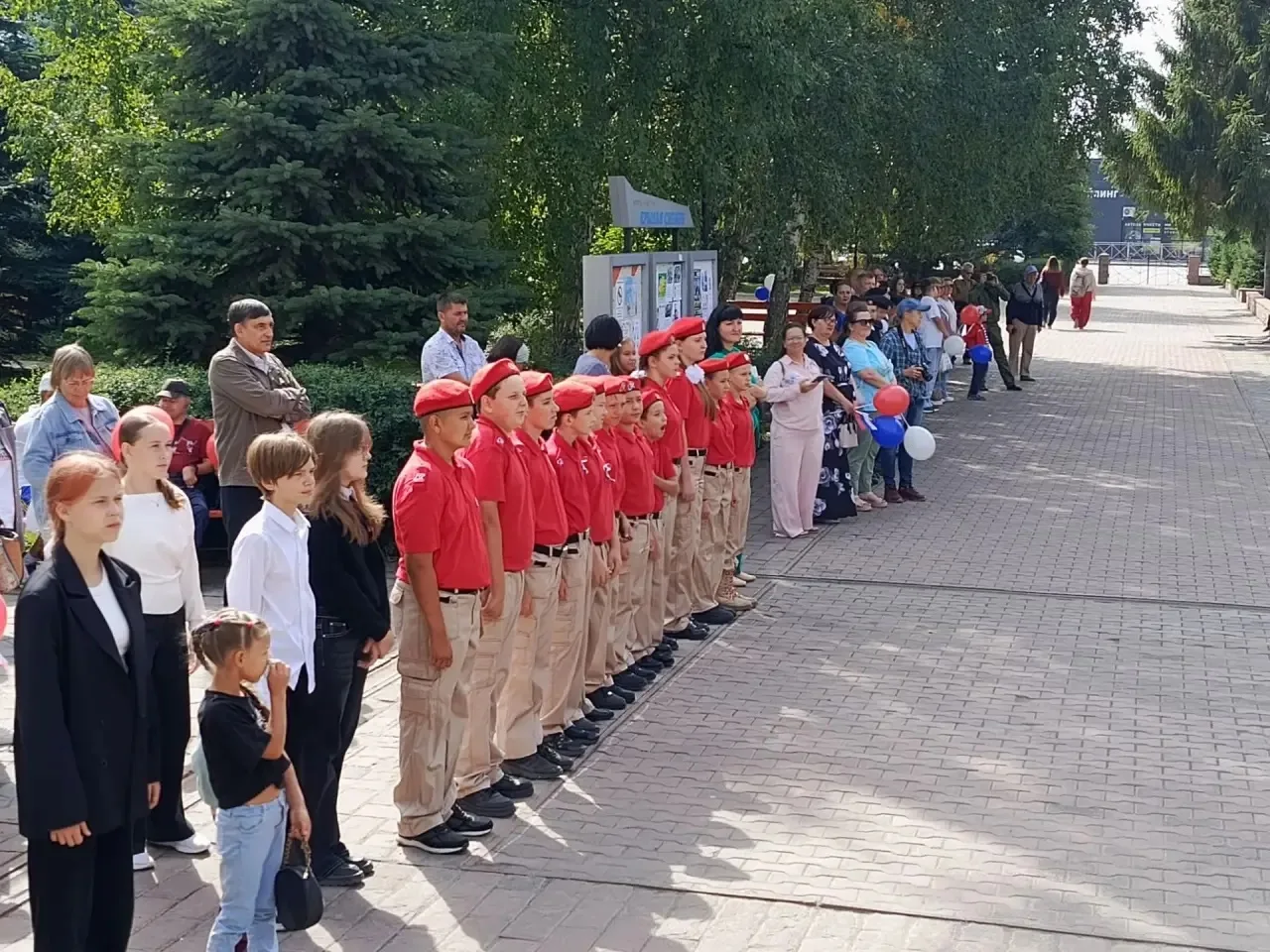 🇷🇺 22 августа площадь перед ДК «Крылья Сибири» стала местом проведения праздничного м...
