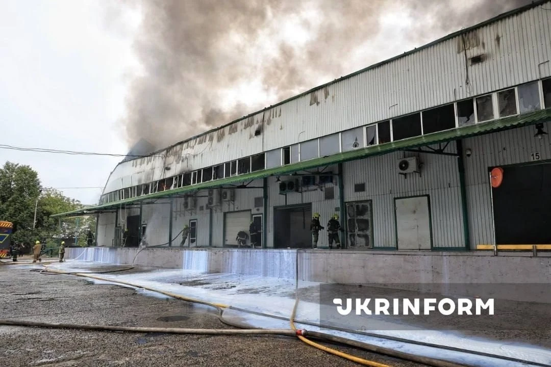 Кадры поражённых складов в Бориспольском районе Киевской области.