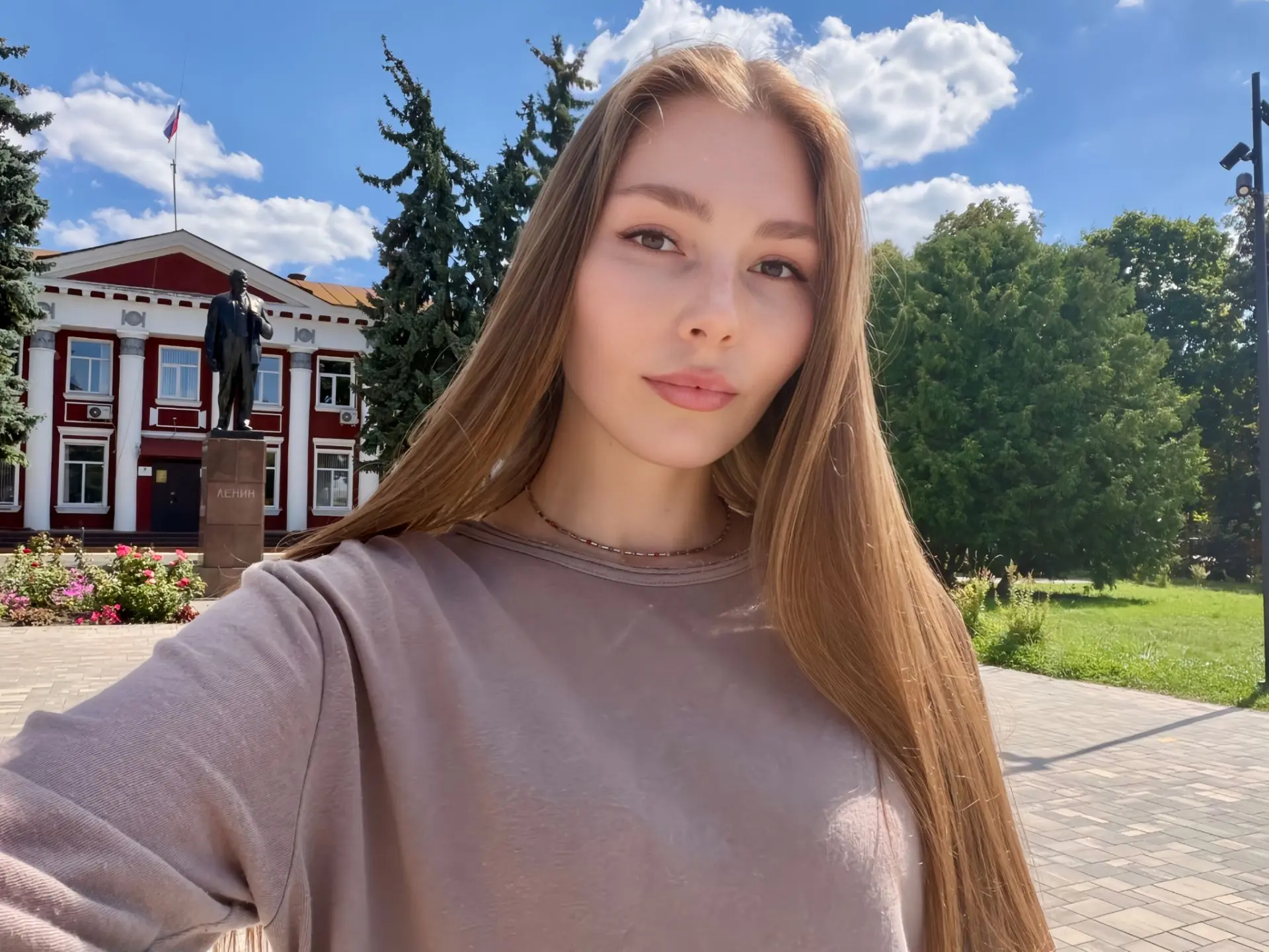Сегодня соцсети пестрят фотографиями со школьных линеек, День Знаний, родители в ожидан...