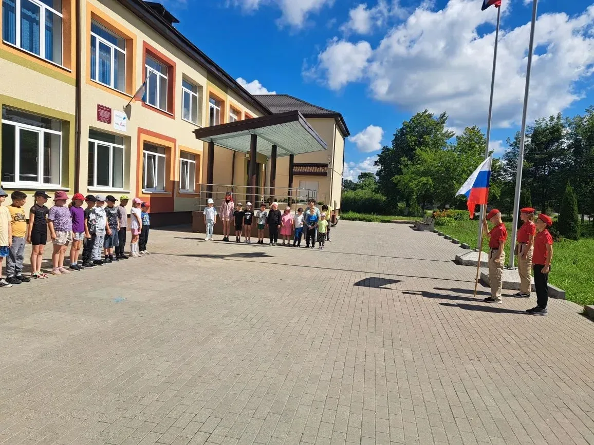 Ура! Сегодня состоялось открытие второй смены лагеря "Содружество Орлят России" 🎇
Отряды представил