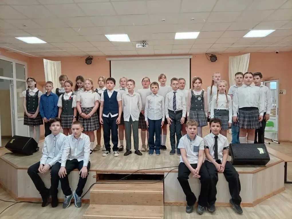 🎶 Музыкальное волшебство в начальной школе: «Битва хоров» подарила праздник добра и др...