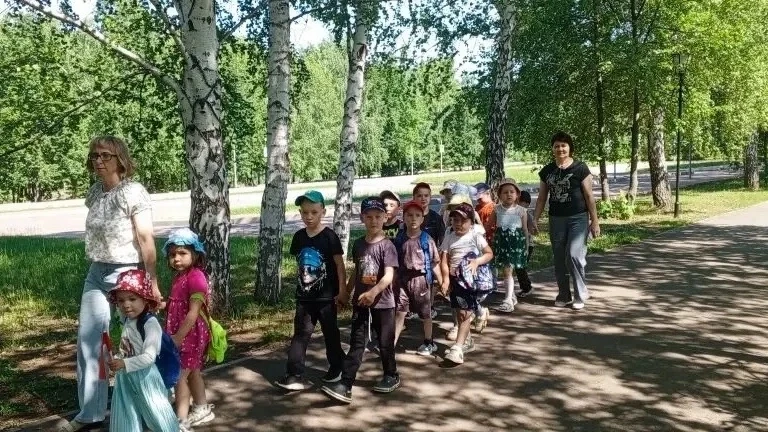 День ярких эмоций в парке!
Сегодня мы с ребятами отправились на увлекательную экскурсию в парк! Нас 