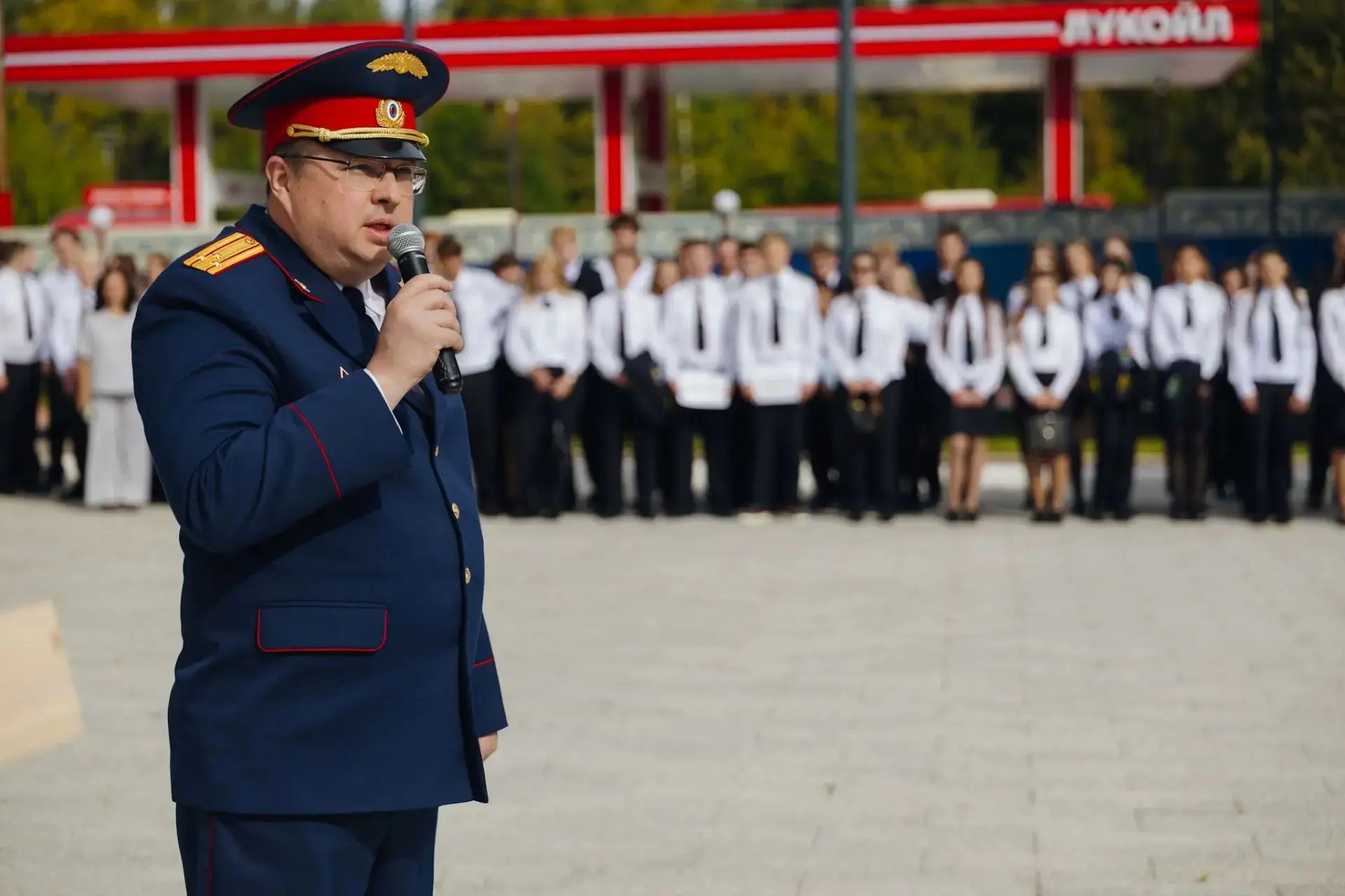 Руководитель следственного управления СК  России по Калужской области поздравил студент...