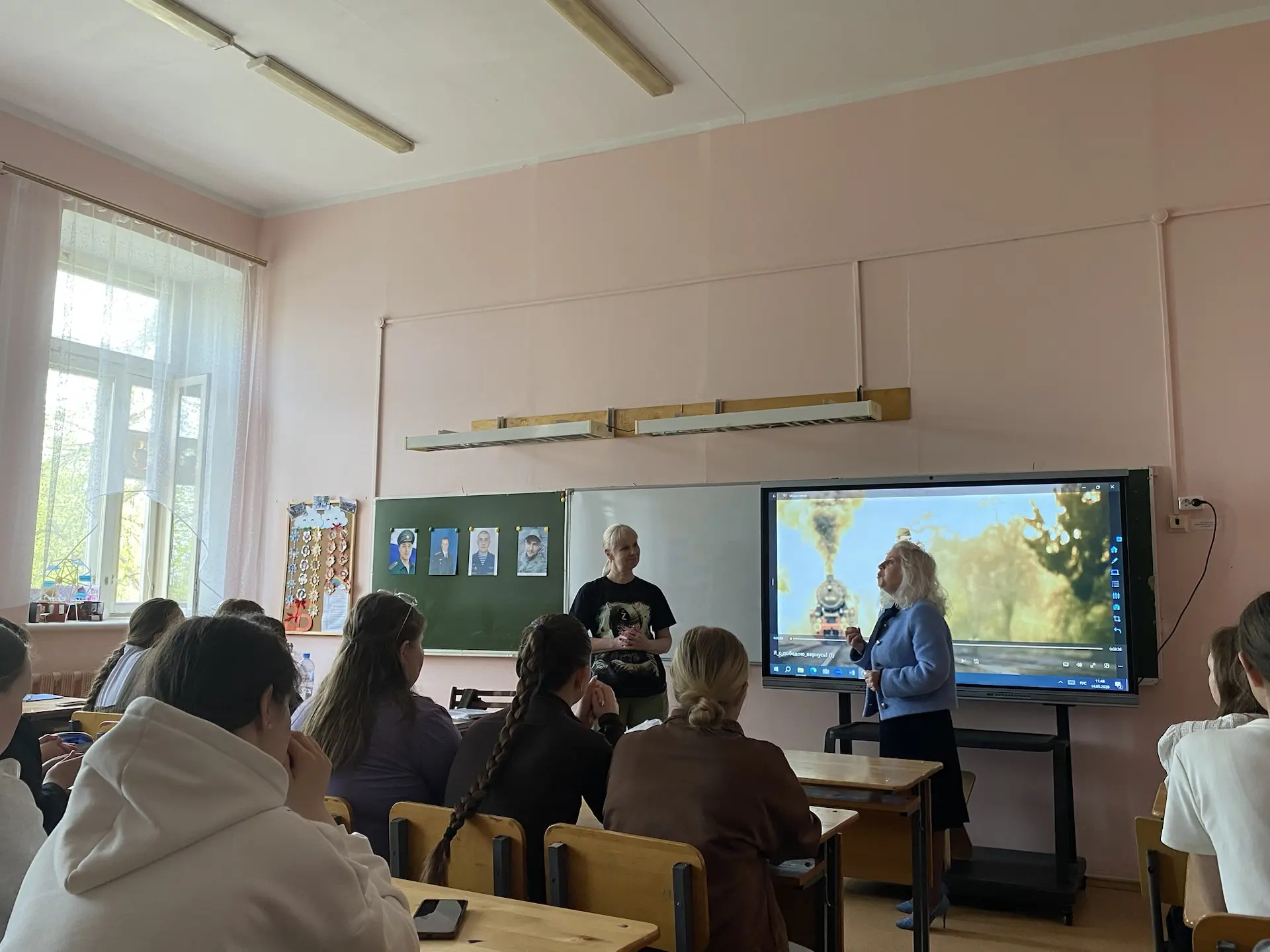 🎗️14 мая в нашем колледже прошла трогательная встреча с поэтессой и журналистом Еленой Ивченко из С