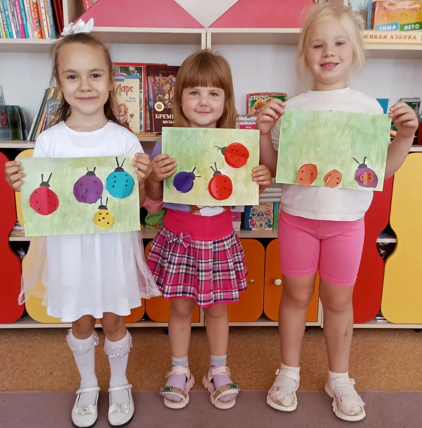 #детский сад#лето#дети

"В мире насекомых есть особенное существо - Божья коровка".
   Яркая, с заба