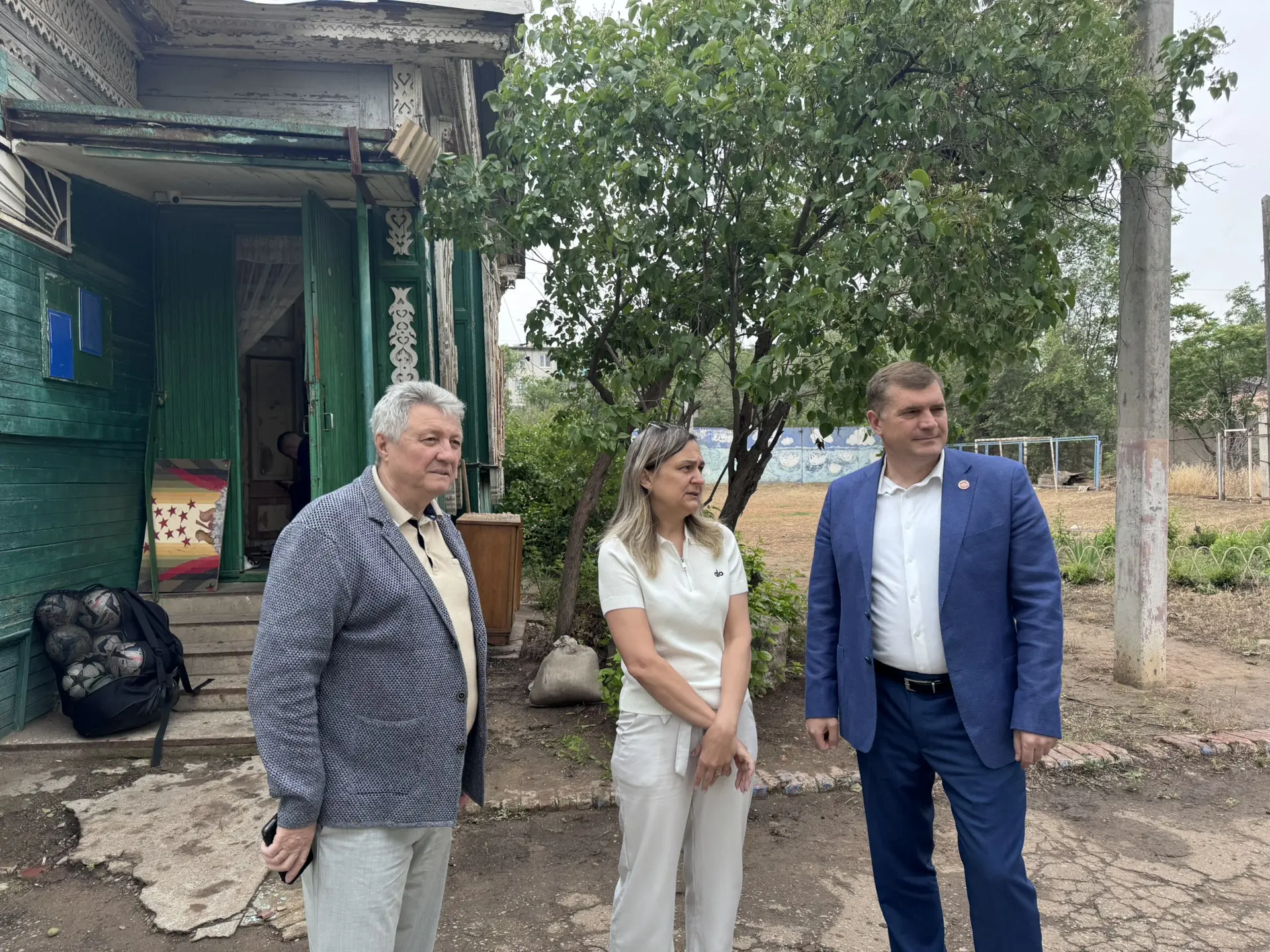 Руководство подросткового клуба «Альбатрос» обратилось с просьбой помочь привести в пор...