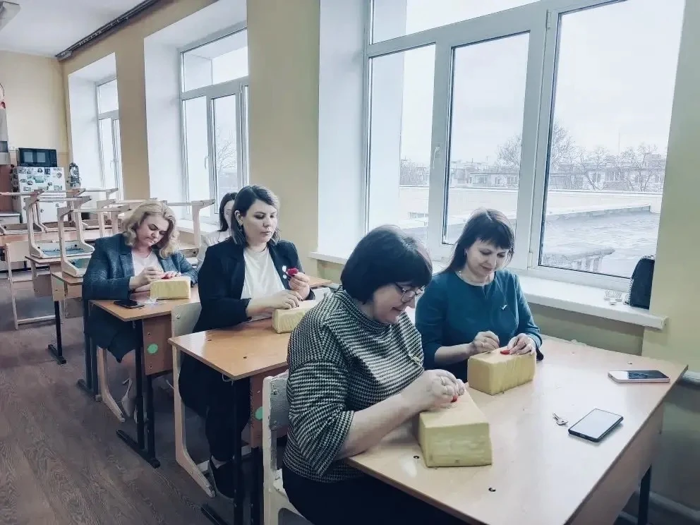 👩🏫 Учителя учились у учителей: как это было  На этой неделе в стенах нашей школы царила особая атмос