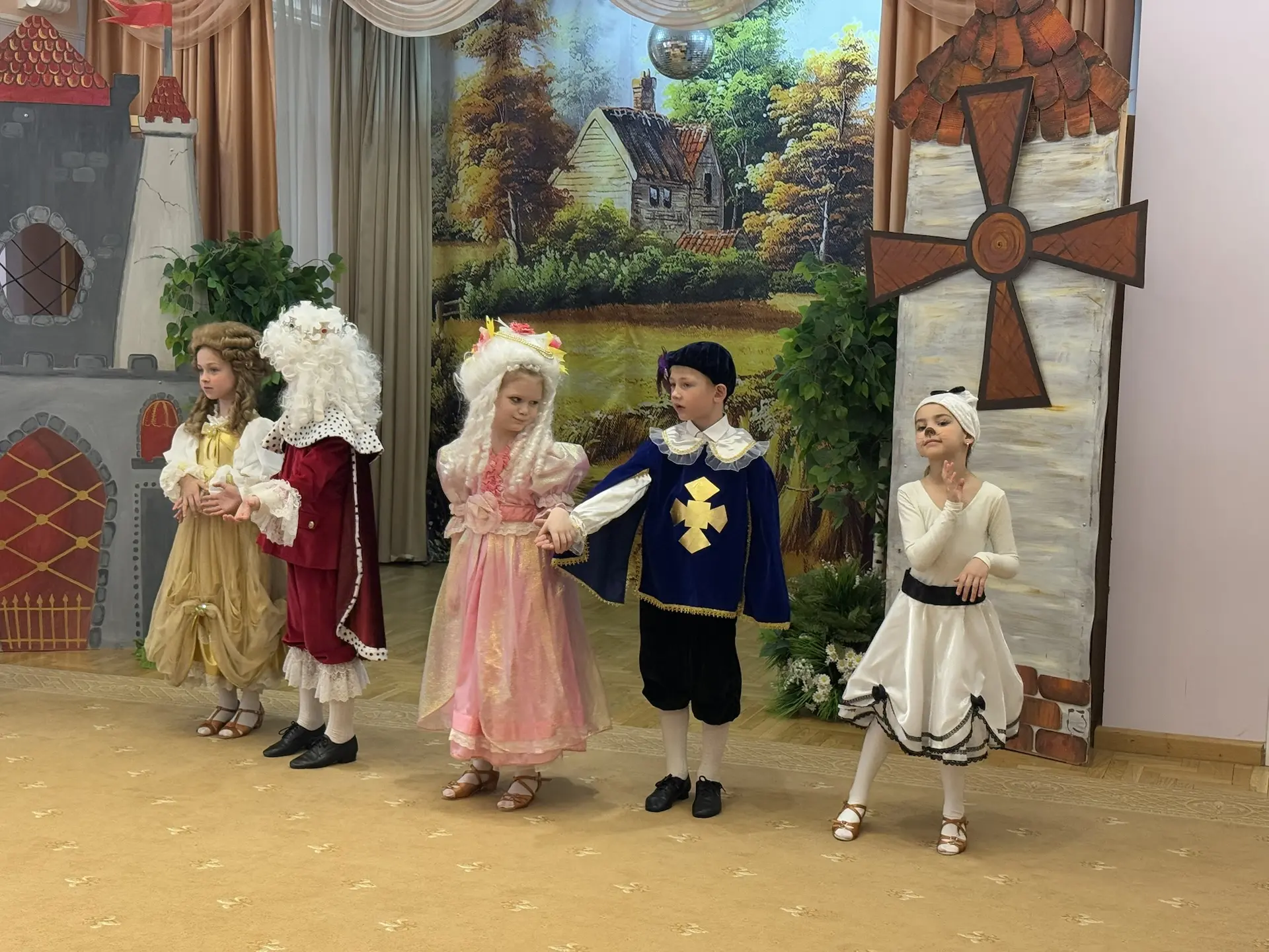 Кот в сапогах 🎭  Досталось трём братьям от отца наследство. Старший получил мельницу, средний – осла