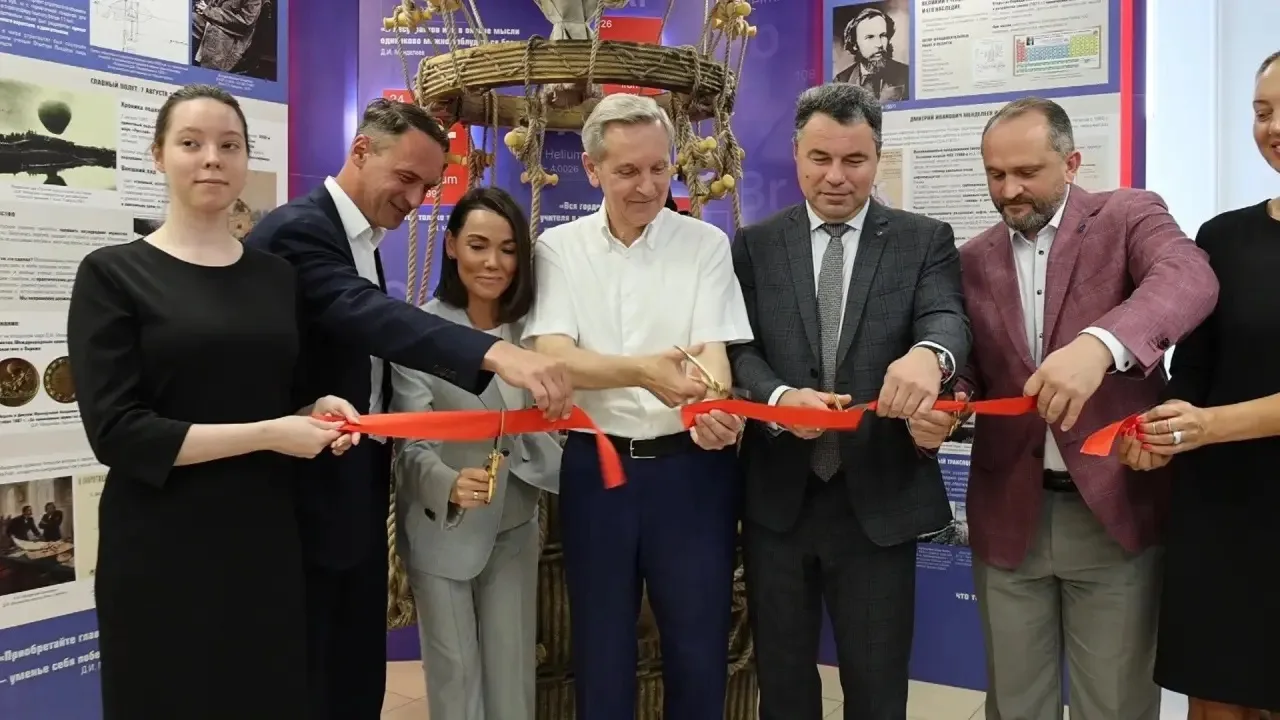 🧪 При содействии
«Транснефть – Сибирь» в ТИУ открыли фотозону, посвященную Дмитрию Менделееву

📚 «