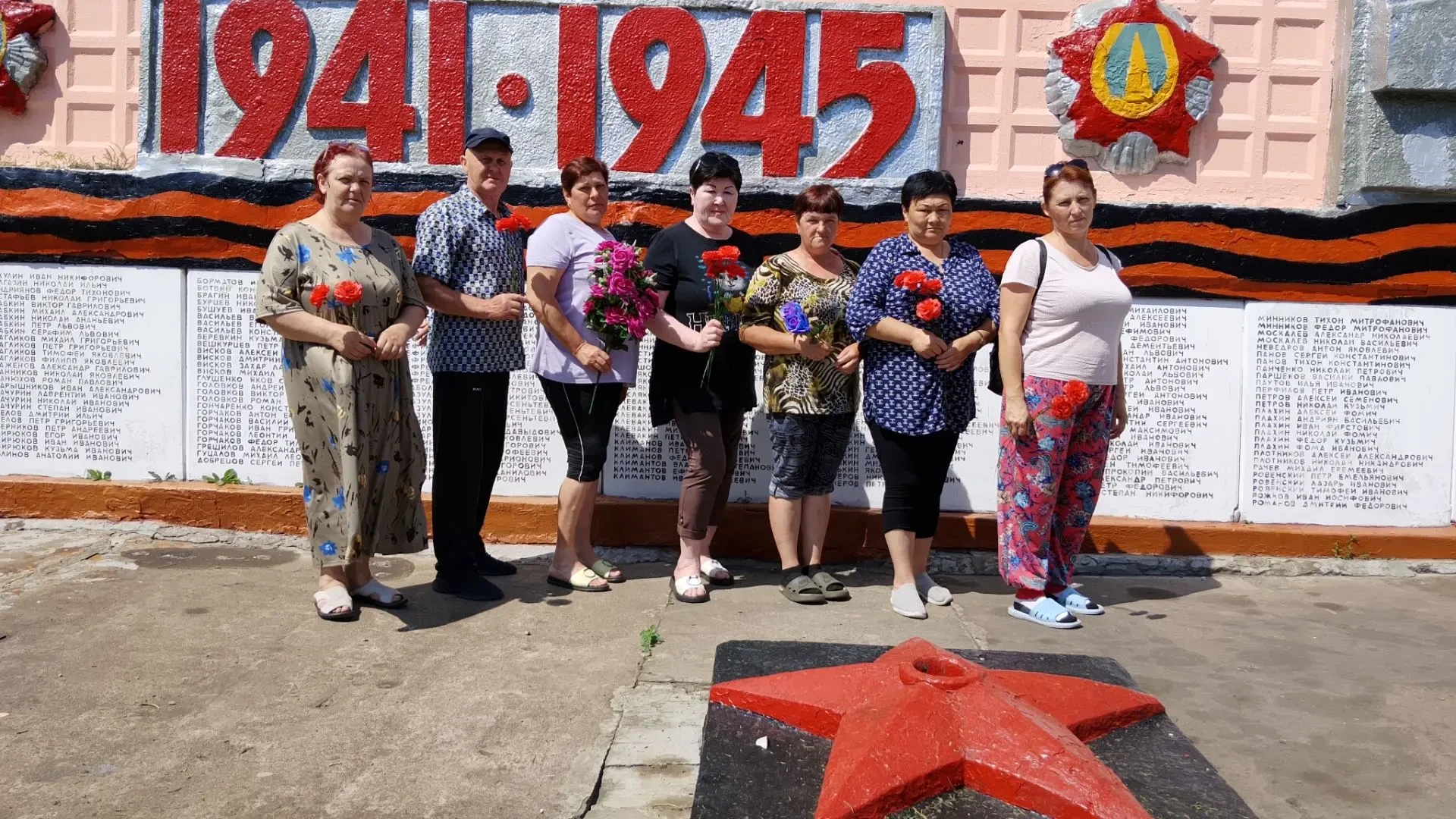 22 июня в День памяти и скорби #социальныеработники   совместно с сотрудниками  филиала Серебрянског
