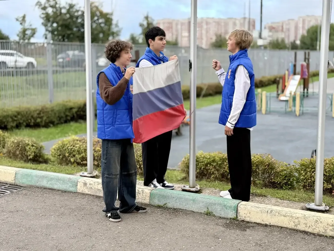 🇷🇺 Равнение на флаг!