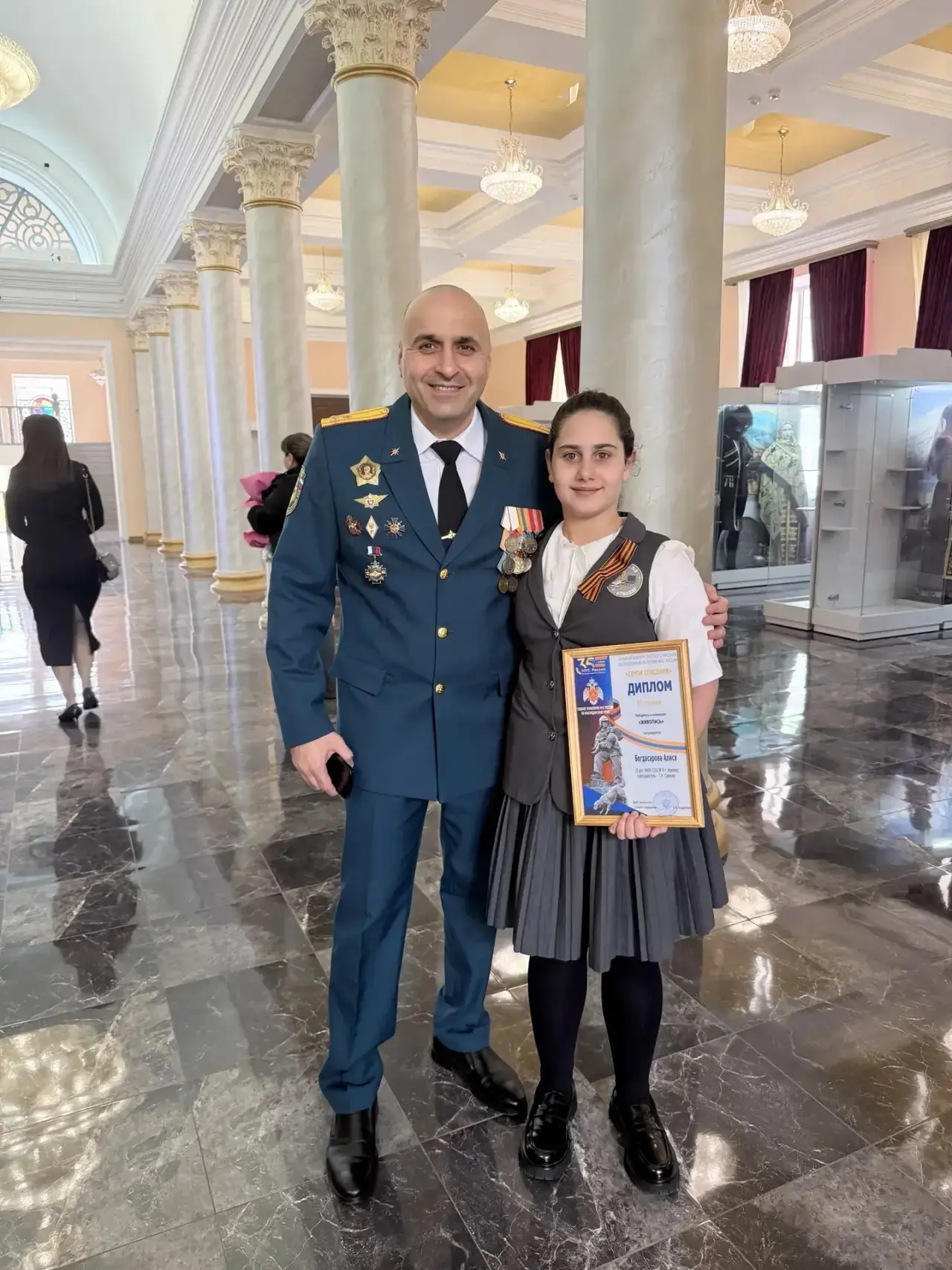 🖼️ Заслуженная награда за отличный рисунок.  Ученица 4 «Б» класса Богдасарова Алиса была приглашена 