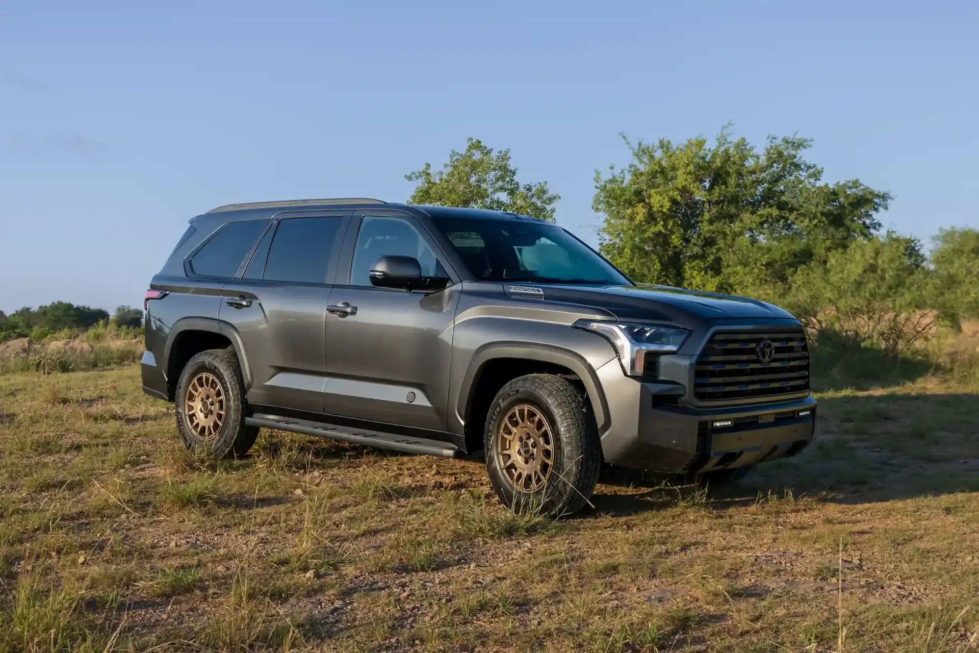Обновленный внедорожник Toyota Sequoia 2027 модельного года получил новую off-road верс...
