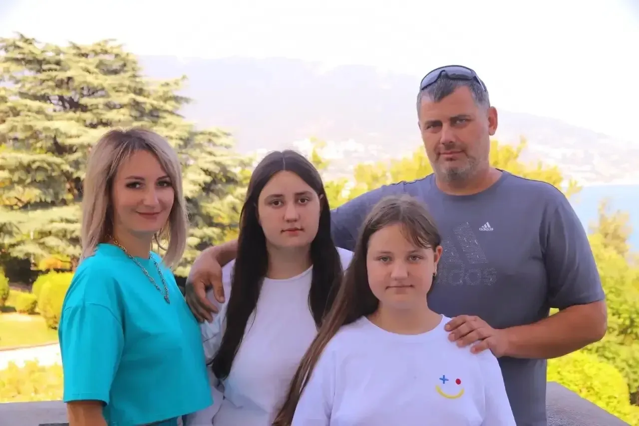 ☀️ Лето продолжается — шлём вам тёплый привет! ☀️

4 класс на каникулах не скучает! Ребята разъехали
