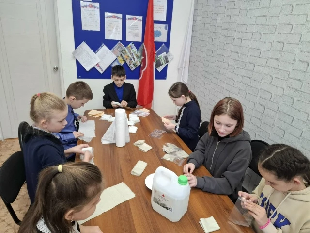 «Как школьники становятся героями? Делают добро!»
В рамках Всероссийской акции «Нашим героям», наши 