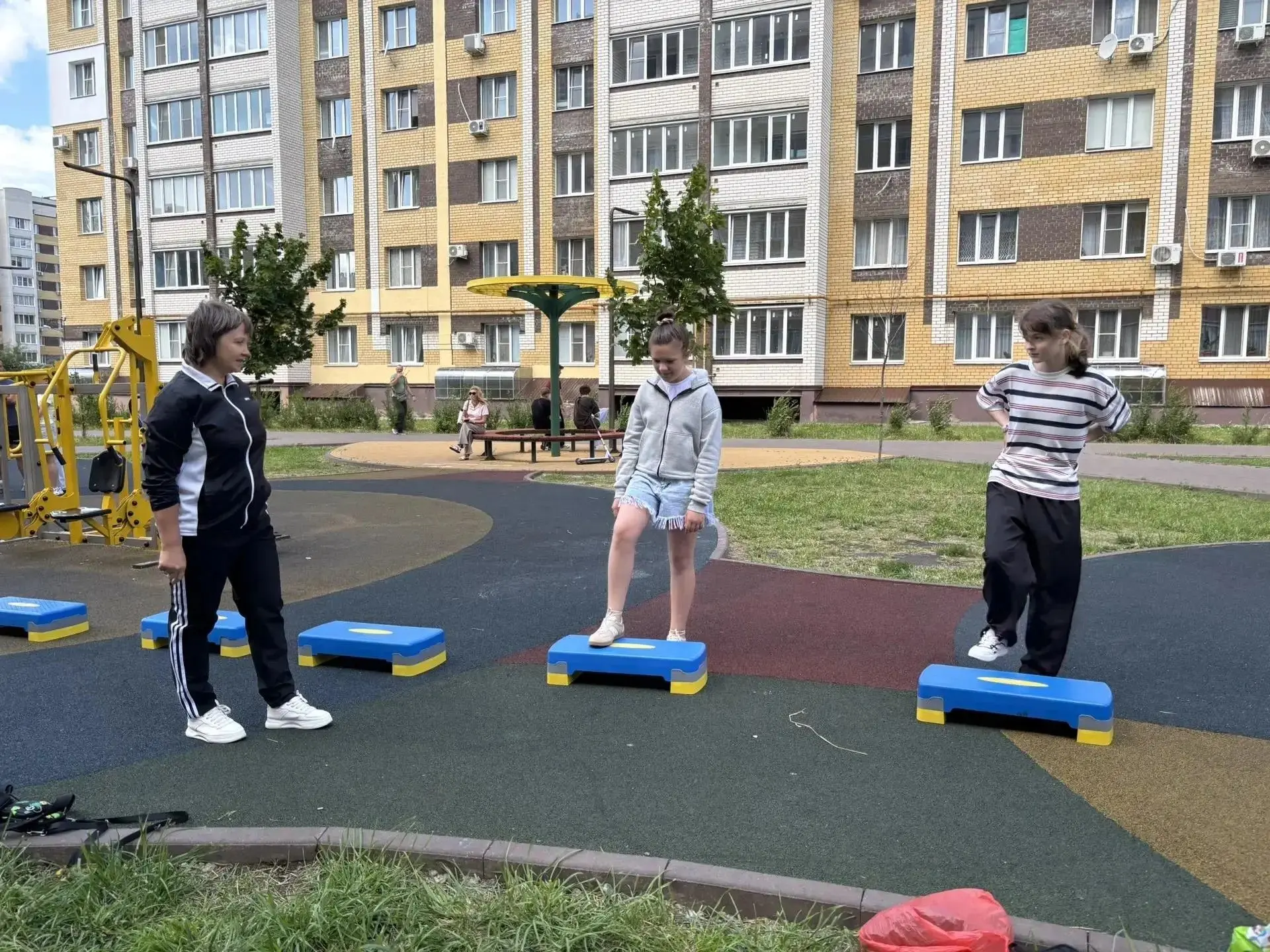 Лето во дворе в сквере «Подсолнух»