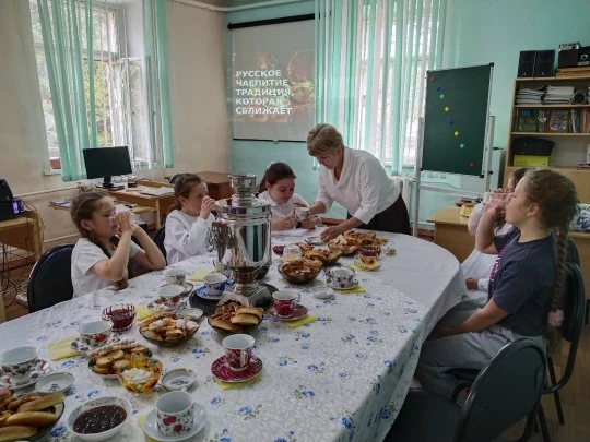 Русское чаепитие: тепло традиций и единство народов России.