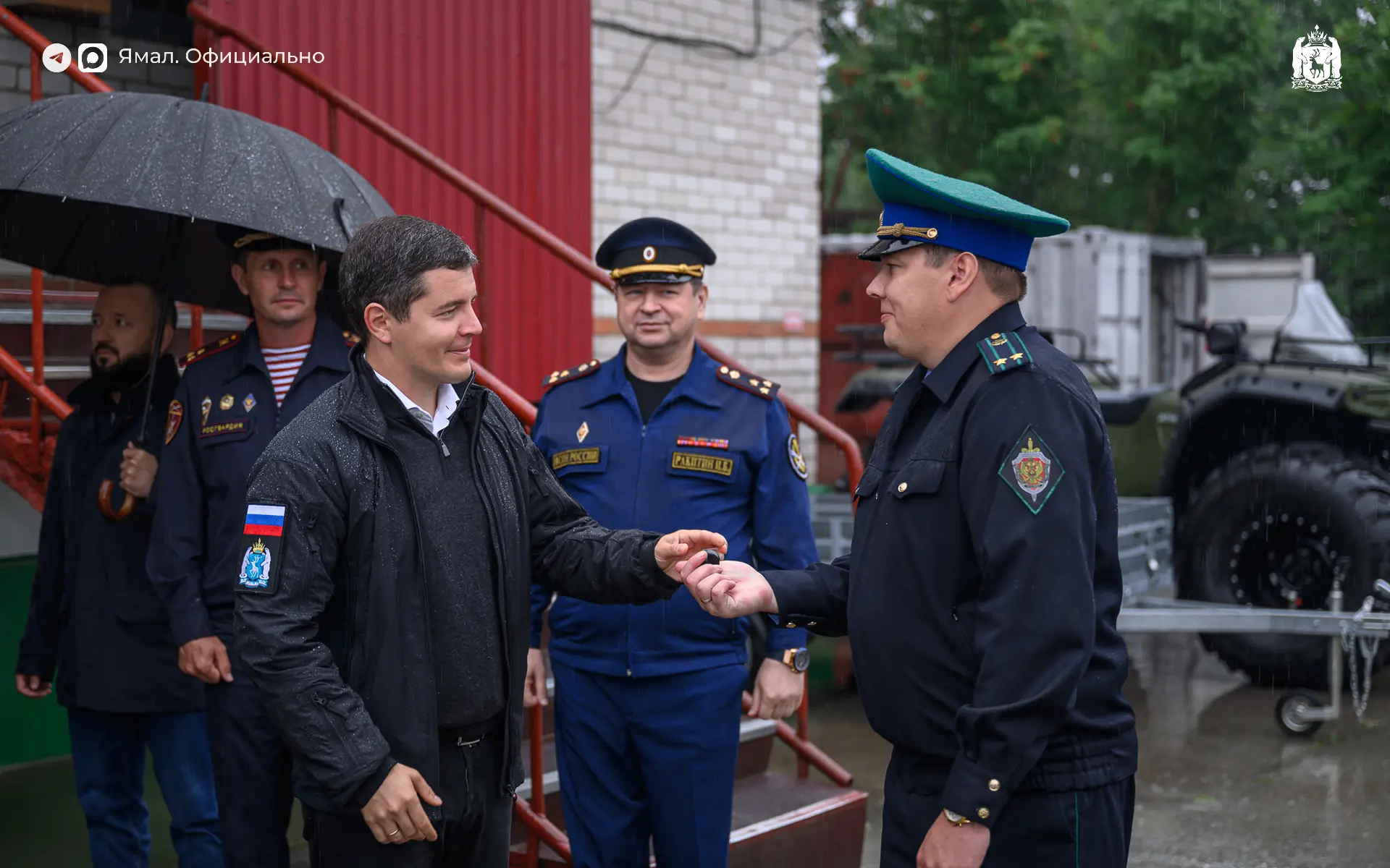 Дмитрий Артюхов передал технику Пограничному управлению ФСБ

Квадроцикл и прицеп помогут служащим в 