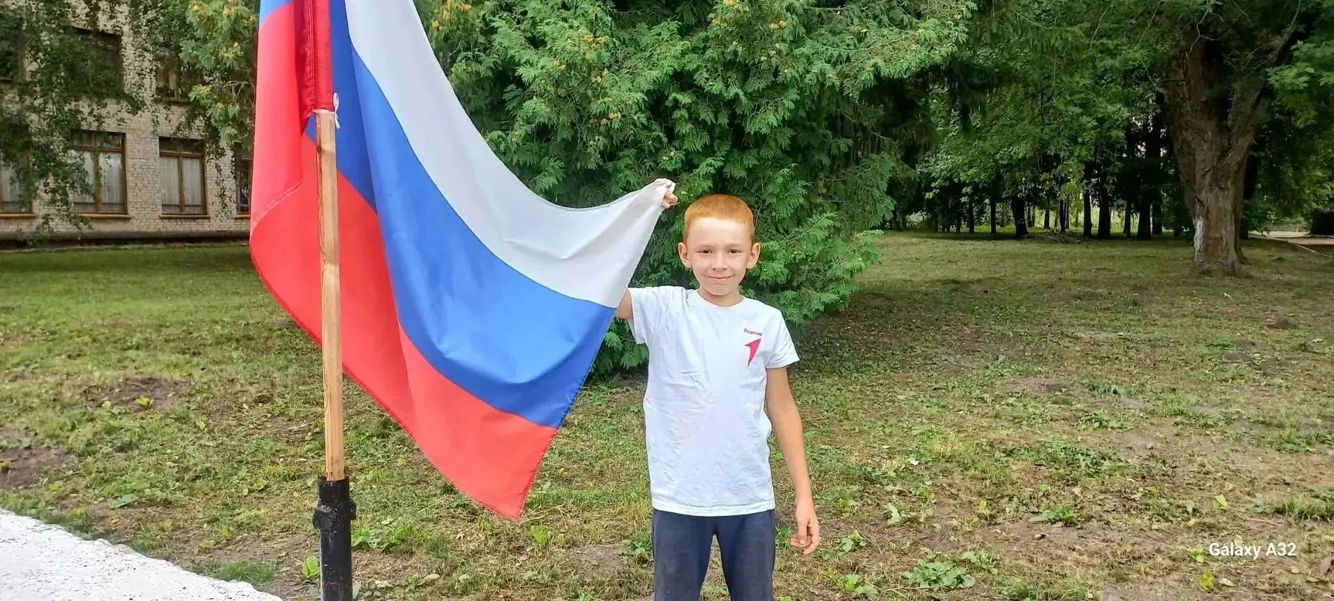 Отряд ЮИД «Зелёный свет» поздравляет с Днём Государственного флага РФ!