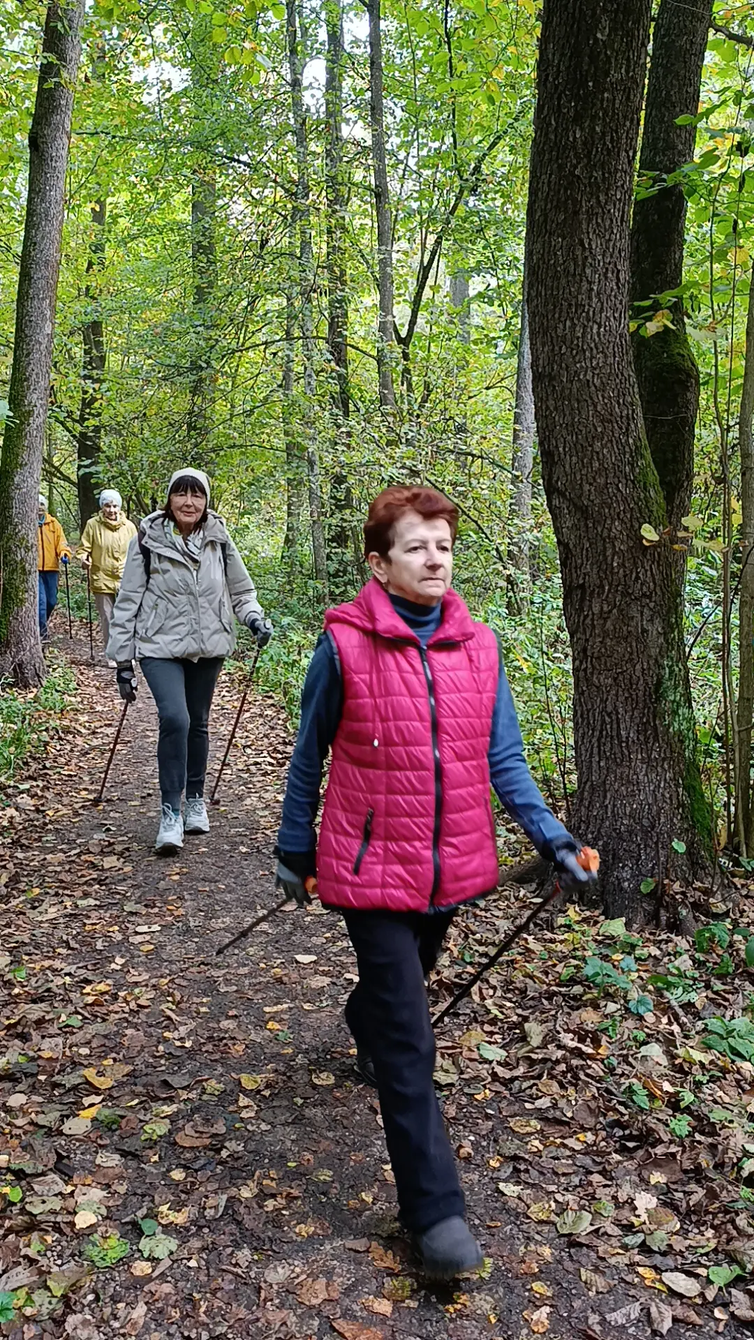 "Каждая осень — настойчивое приглашение для яркой дороги в новую жизнь." - Мария Берест...