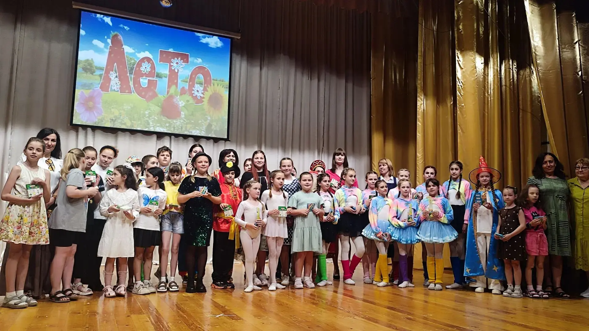 Закрытие летней творческой площадки «Алые паруса» 🌟

В МБУ ДО «ЦРТДиЮ» состоялся яркий праздничный 