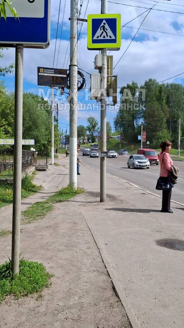 Пишут: Остановка Памятник Болгарским патриотам. Уже несколько недель табло не работает. Зачем вообще