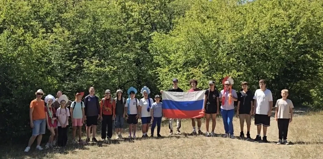В рамках Дня государственного флага Российской Федерации состоялся поход по памятным ме...