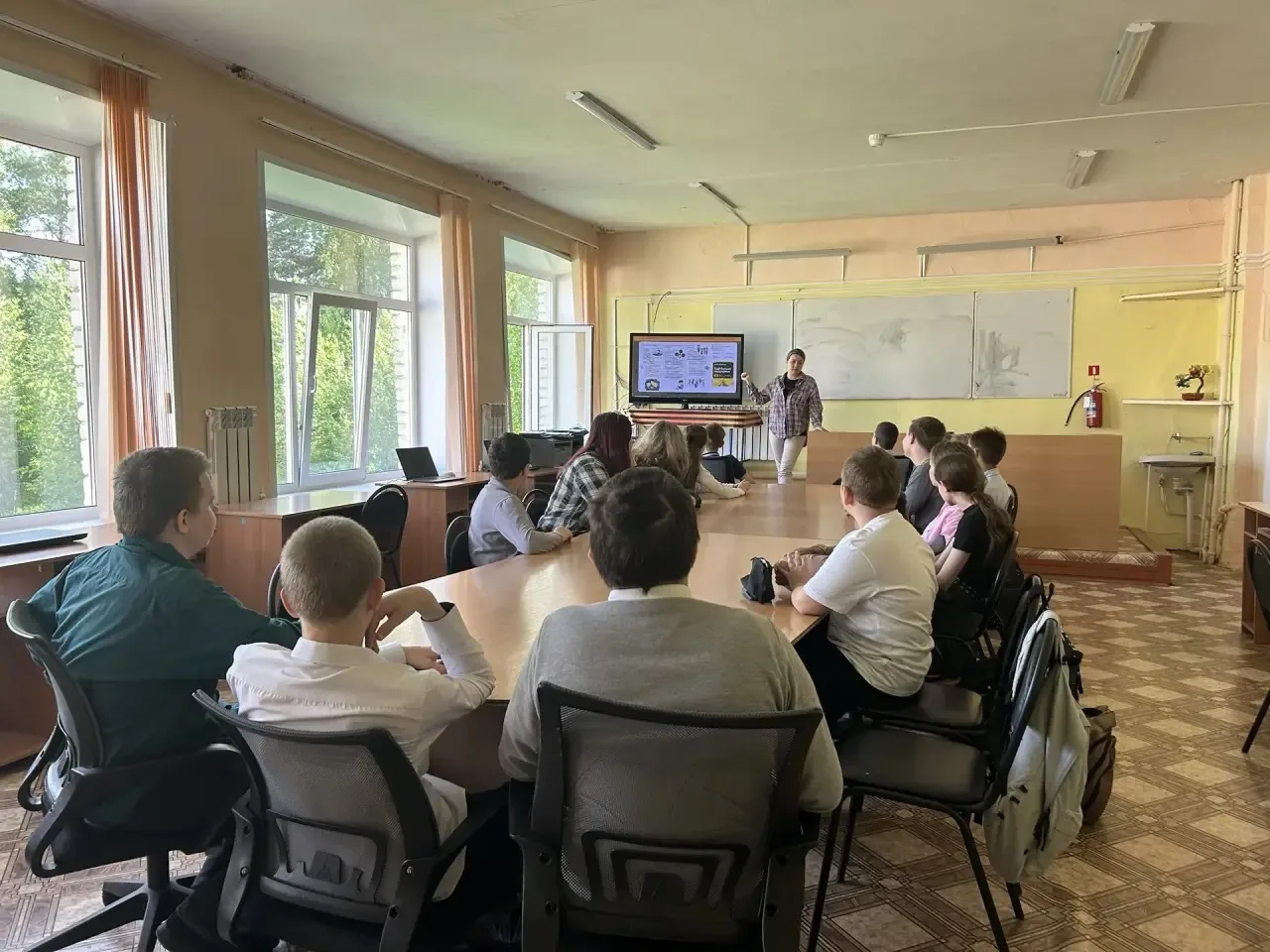 👩‍🏫 Сегодня в нашей школе для обучающихся 6-7 классов был проведен классный час «Булл...