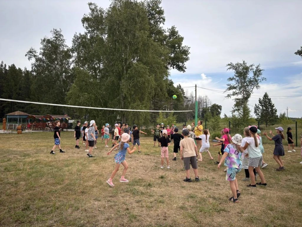 Сегодняшний день (21.06.2026 г.) лагерь посвятил подготовке зажигательных выступлений к предстоящему