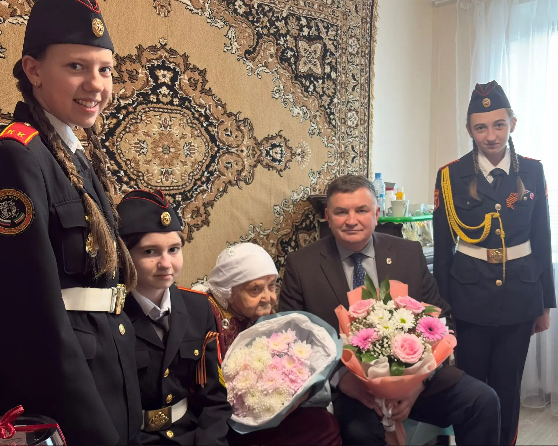 🌸100 лет!🌸  Сегодня свой вековой юбилей отмечает труженица тыла Максютова Зайнап Закировна!   Ученик