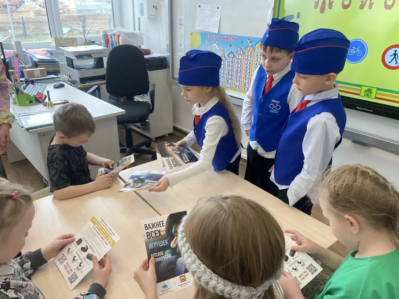 🚦 ЮИД «СВЕТОФОР» в гостях у дошкольников!  Сегодня наш отряд ЮИД «СВЕТОФОР» посетил дошкольные групп