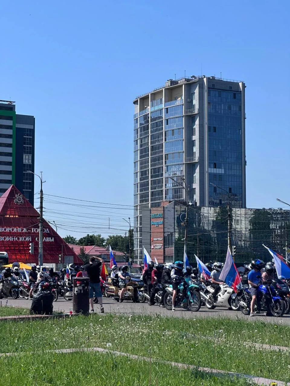 Мотопробег в честь Дня России прошел в Воронеже

Написать нам в предложку