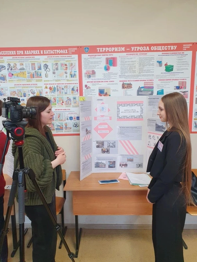 ⚡️Левитирующие над дорогой поезда, которыми движет сила магнитов, литературный отель с номерами, офо