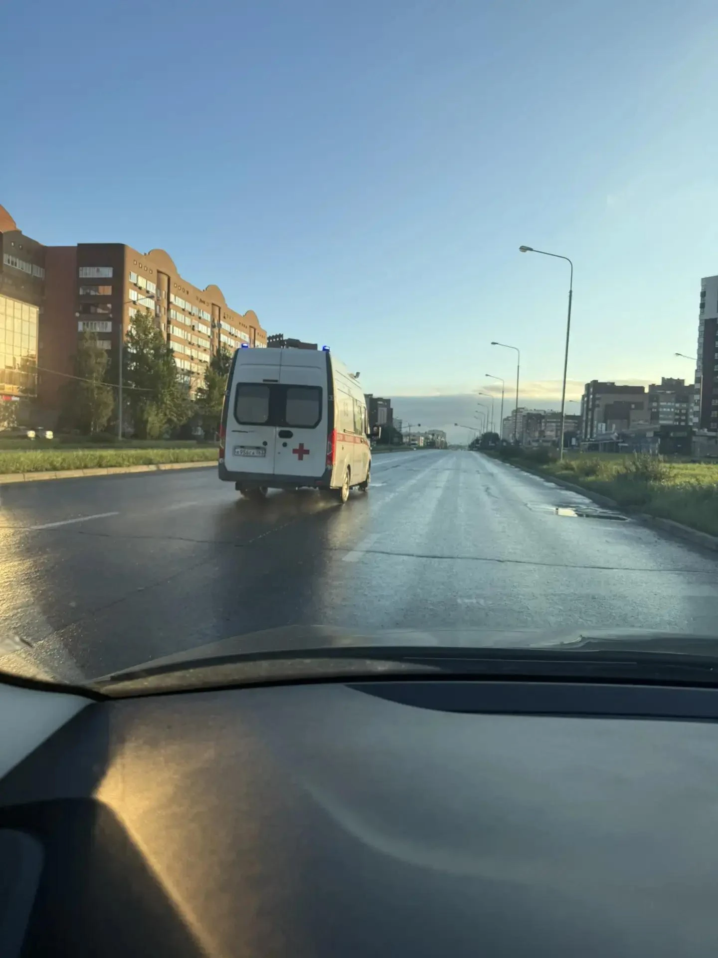 ⚡️❗️❗️ПРИЛЕТ ПО ДОМУ. Не подходите к обломкам. Оперативные службы на месте. Очень много...