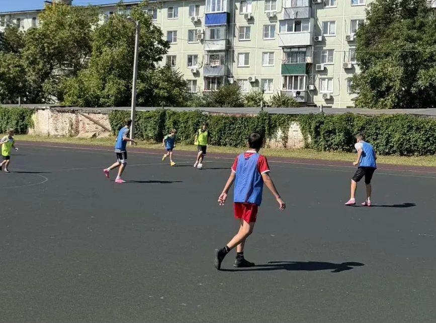 Спортивное лето.
Футбольный клуб Кристалл МАОУ СОШN10  под руководством своего тренера Лобанова Д.Э.