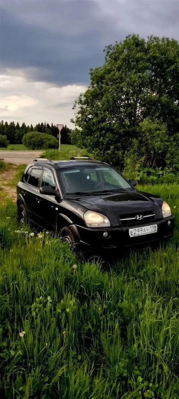 Hyundai Tucson 
2.0 АКПП 4WD 2006 год

На табло 220500 км
✅не такси и не каршеринг
✅ надëжный мотор 